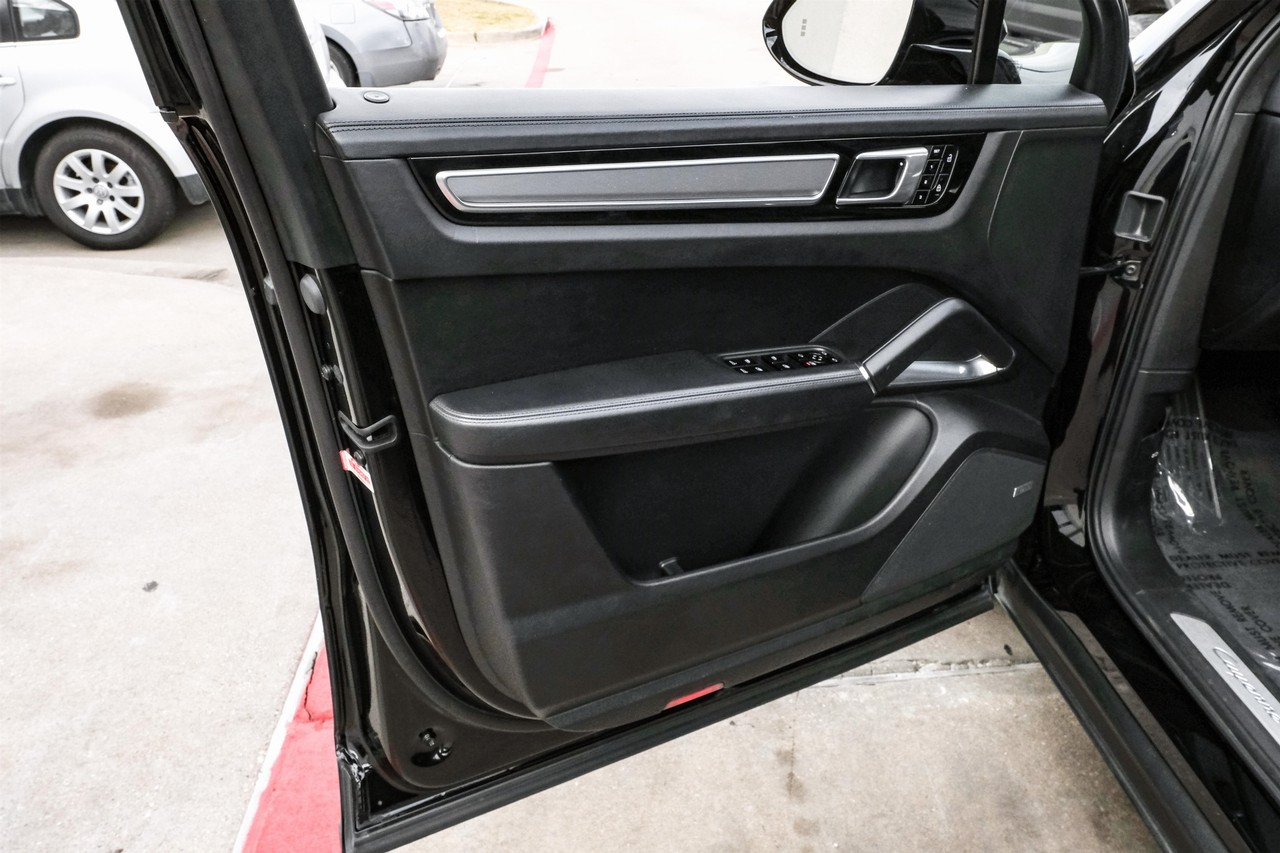 Porsche Cayenne Vehicle Main Gallery Image 50