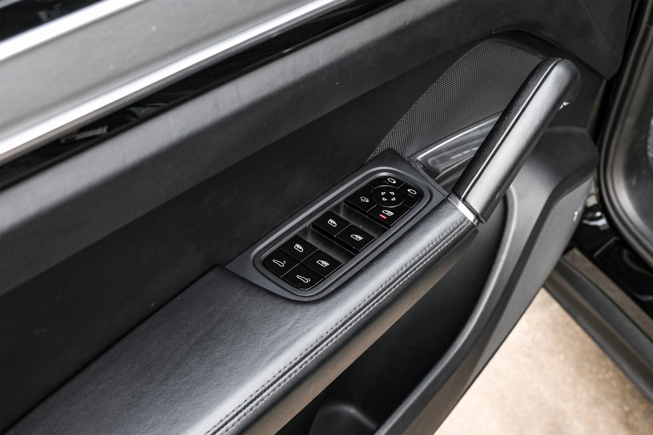 Porsche Cayenne Vehicle Main Gallery Image 51