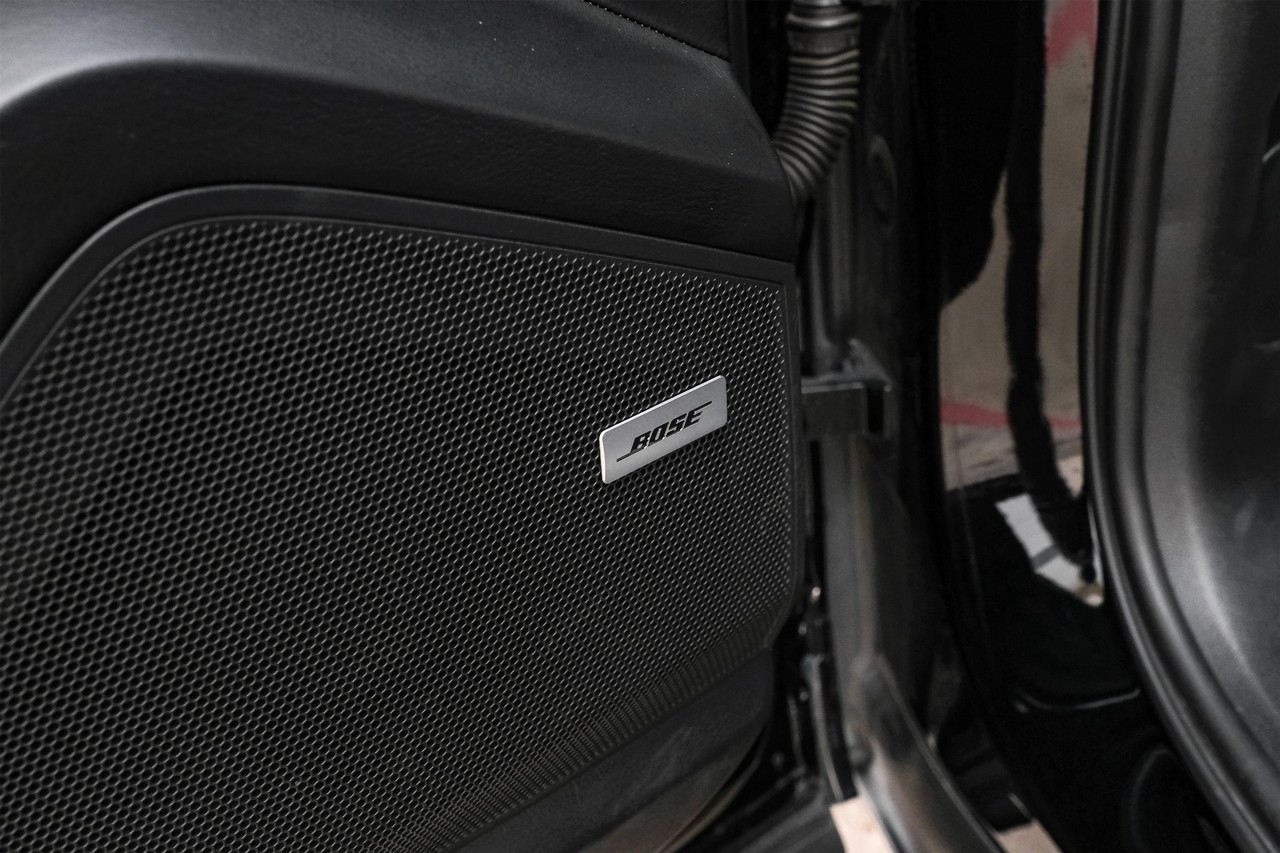 Porsche Cayenne Vehicle Main Gallery Image 52