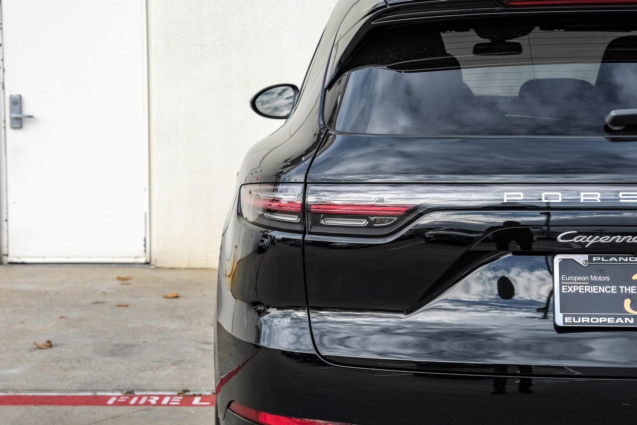 Porsche Cayenne Vehicle Main Gallery Image 57