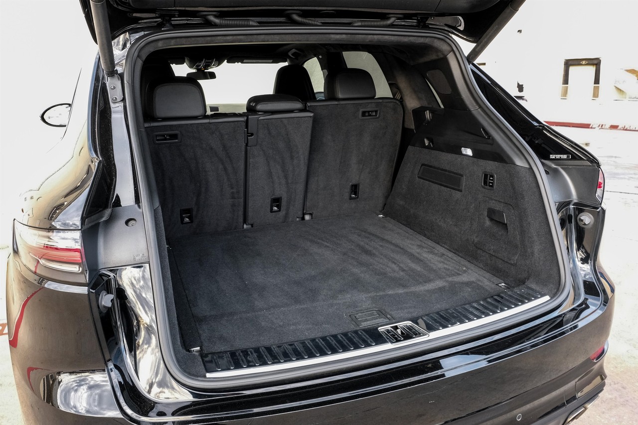 Porsche Cayenne Vehicle Main Gallery Image 59