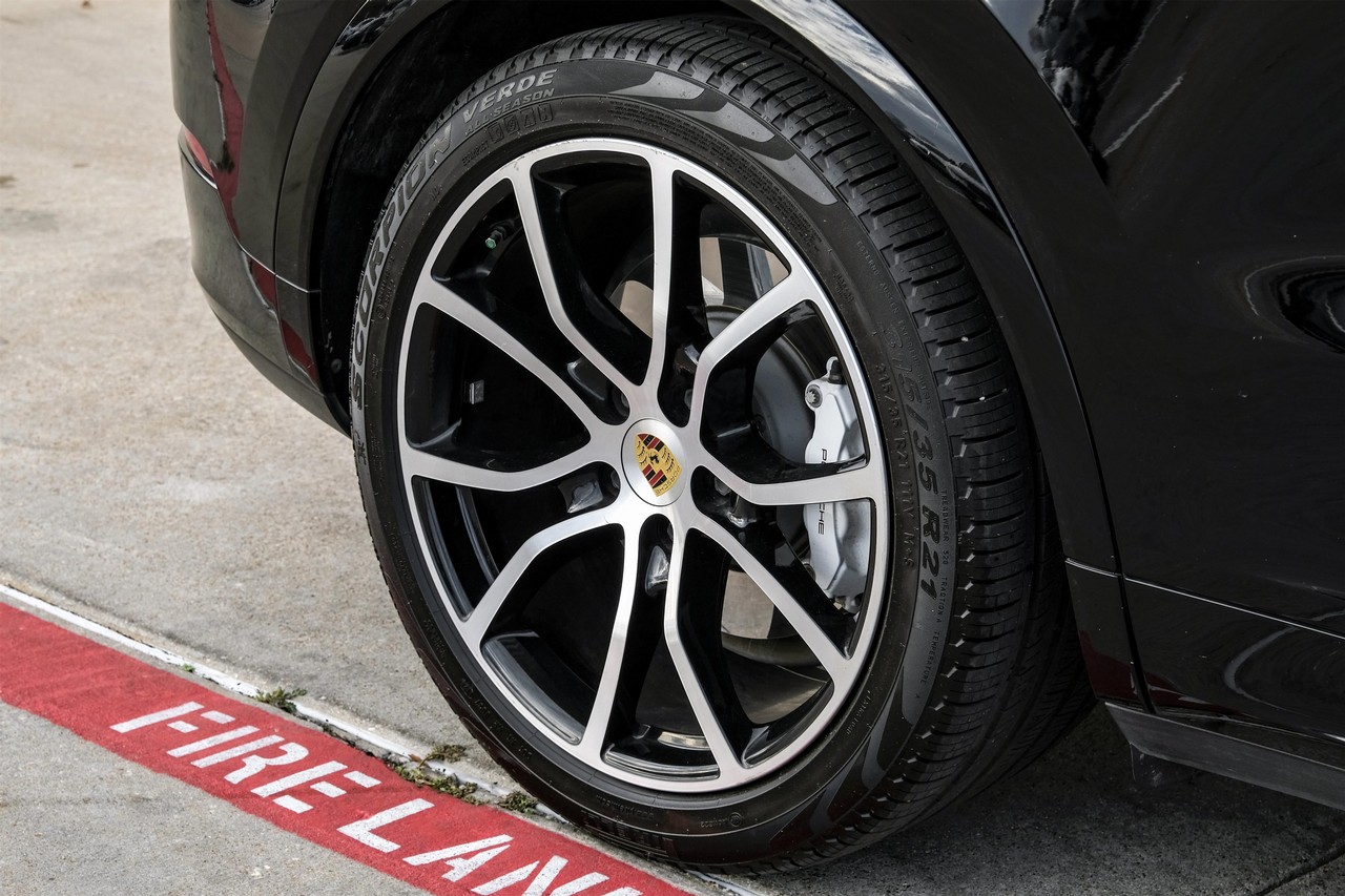 Porsche Cayenne Vehicle Main Gallery Image 61