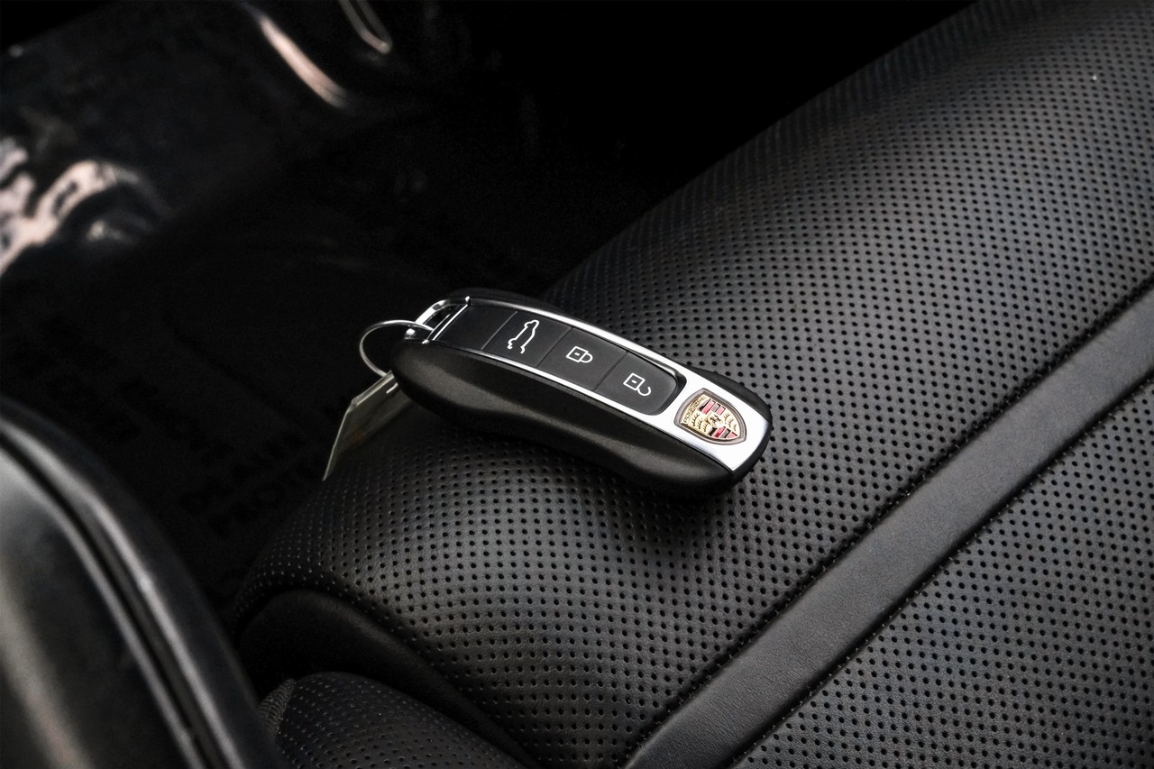 Porsche Cayenne Vehicle Main Gallery Image 64