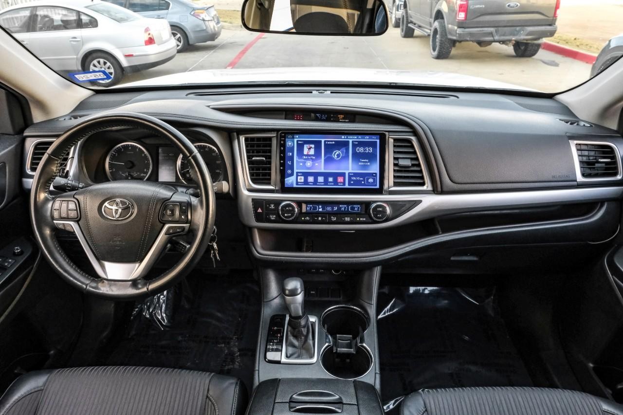 Toyota Highlander Vehicle Main Gallery Image 14
