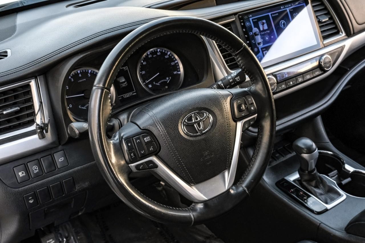 Toyota Highlander Vehicle Main Gallery Image 15