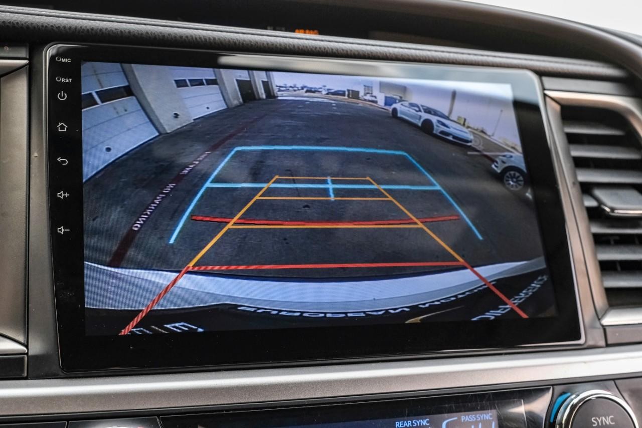 Toyota Highlander Vehicle Main Gallery Image 21