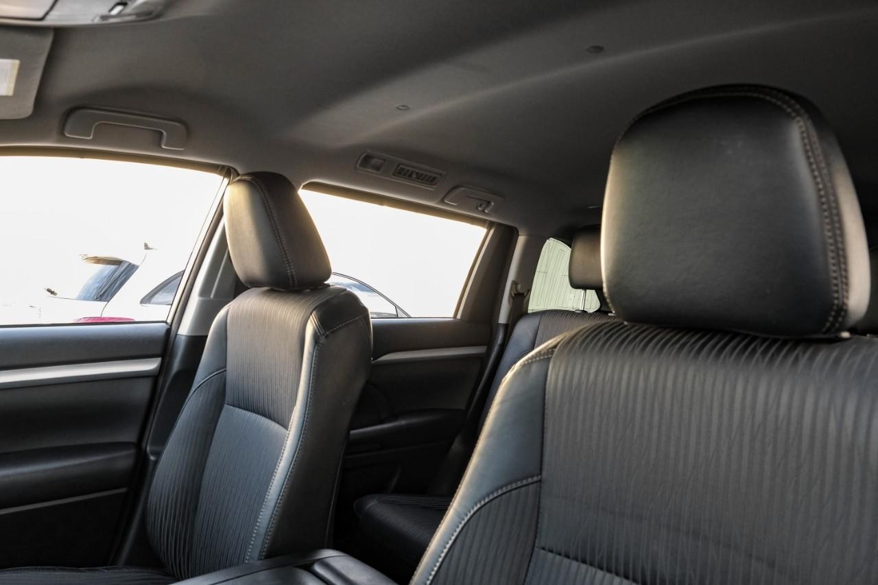 Toyota Highlander Vehicle Main Gallery Image 28