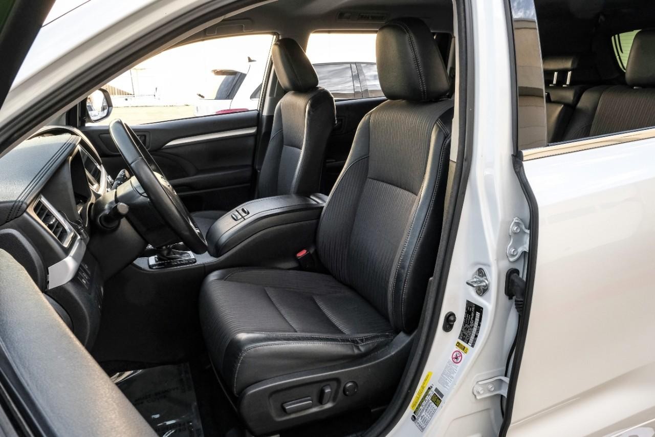 Toyota Highlander Vehicle Main Gallery Image 29
