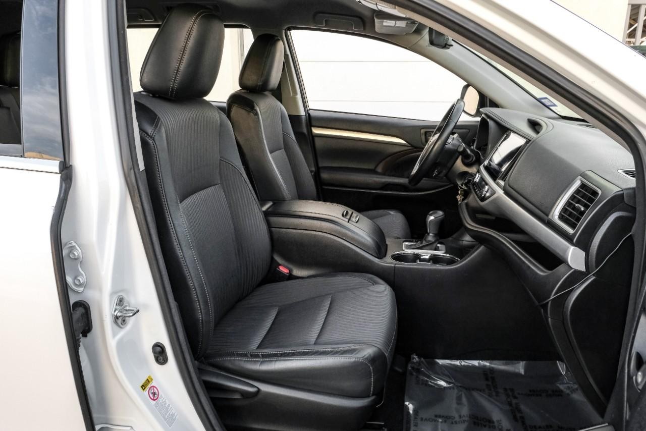 Toyota Highlander Vehicle Main Gallery Image 31