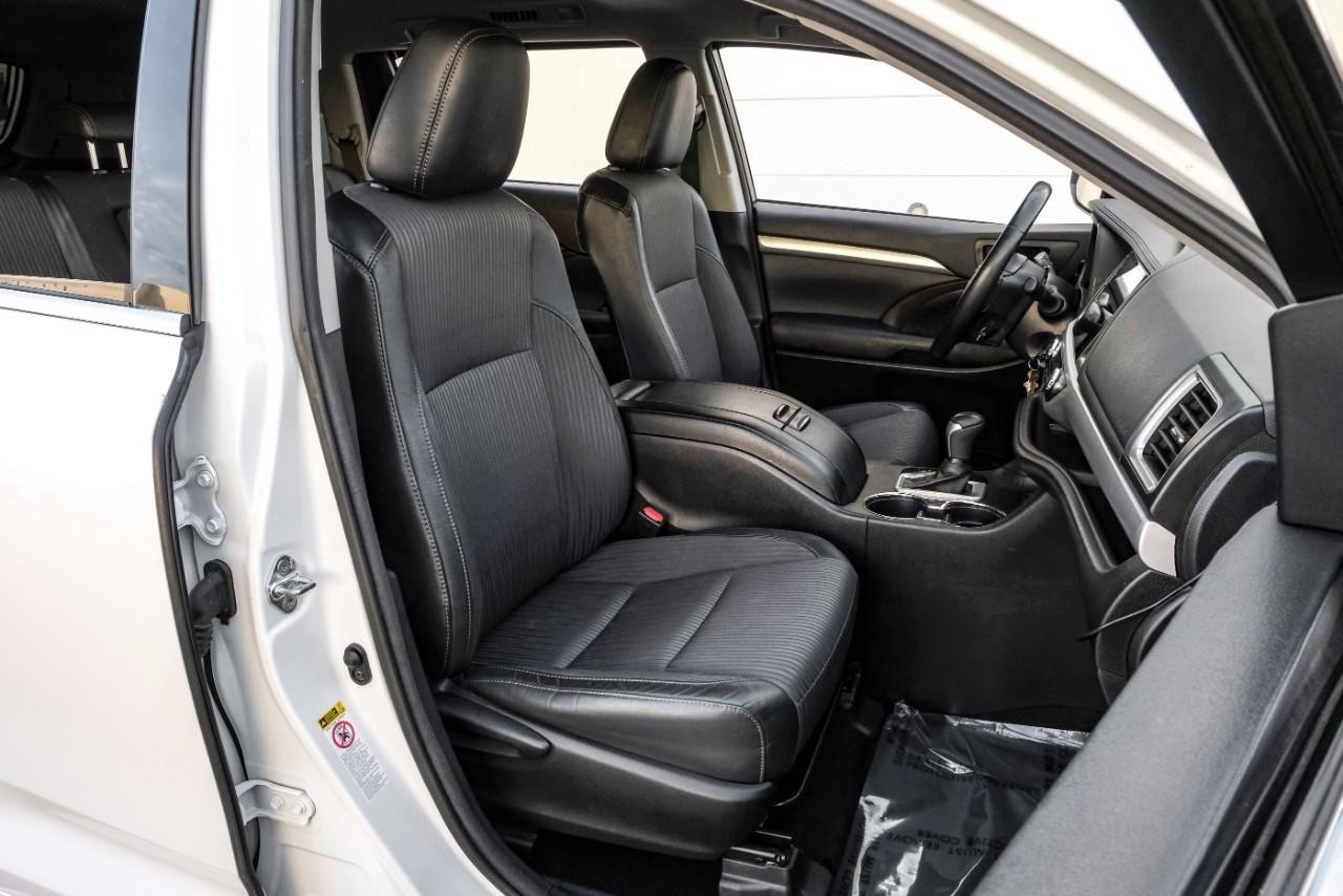 Toyota Highlander Vehicle Main Gallery Image 32