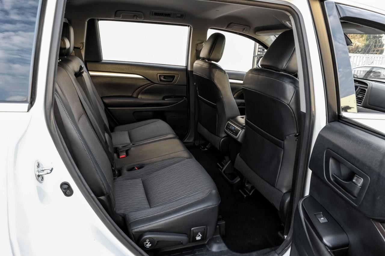 Toyota Highlander Vehicle Main Gallery Image 34