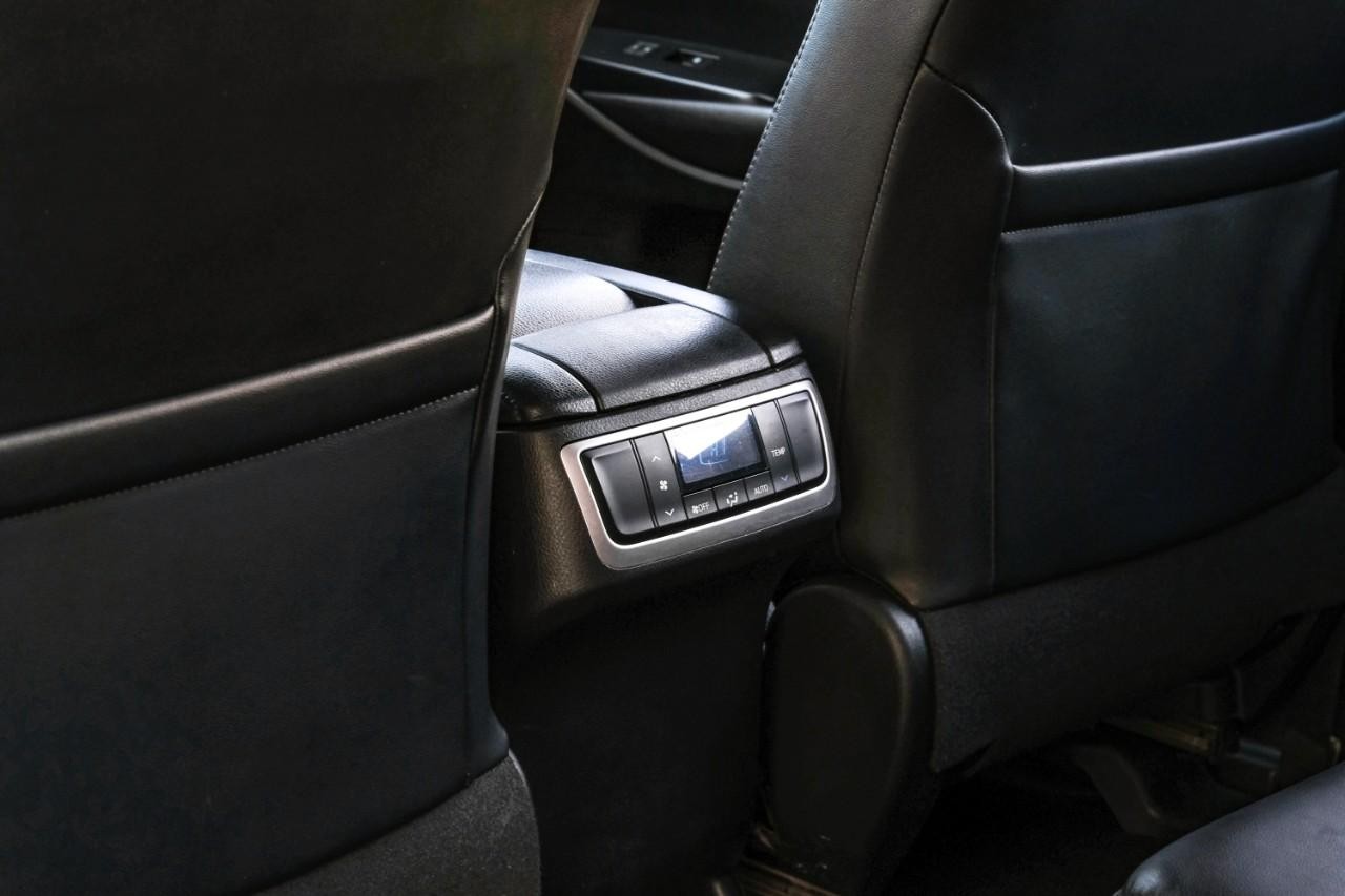 Toyota Highlander Vehicle Main Gallery Image 35