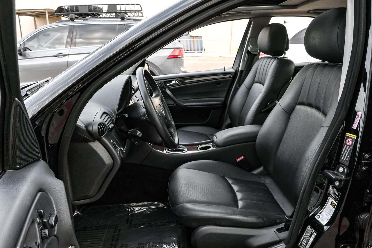 Mercedes-Benz C 280 Vehicle Main Gallery Image 04