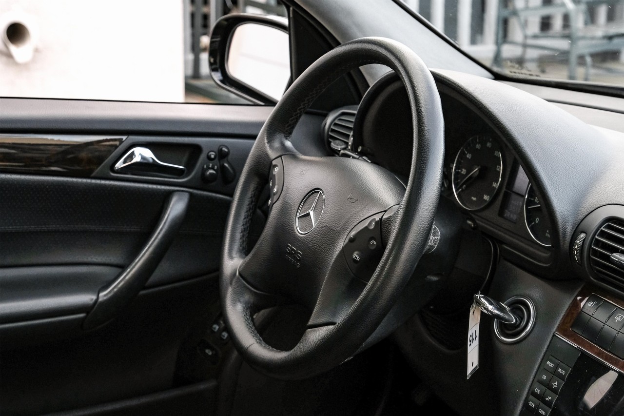 Mercedes-Benz C 280 Vehicle Main Gallery Image 13