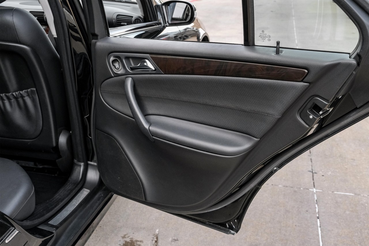 Mercedes-Benz C 280 Vehicle Main Gallery Image 42