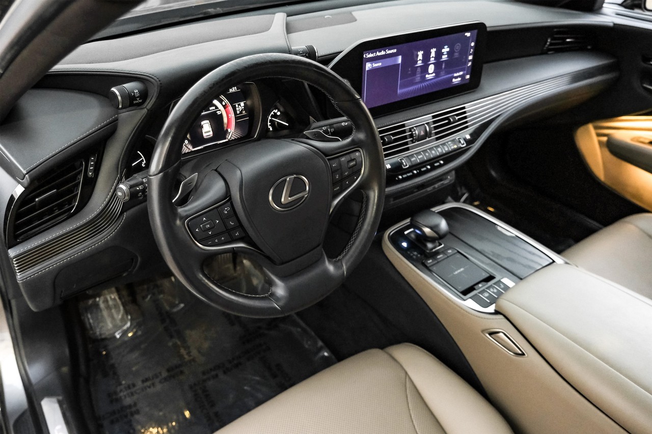 Lexus LS 500 Vehicle Main Gallery Image 03