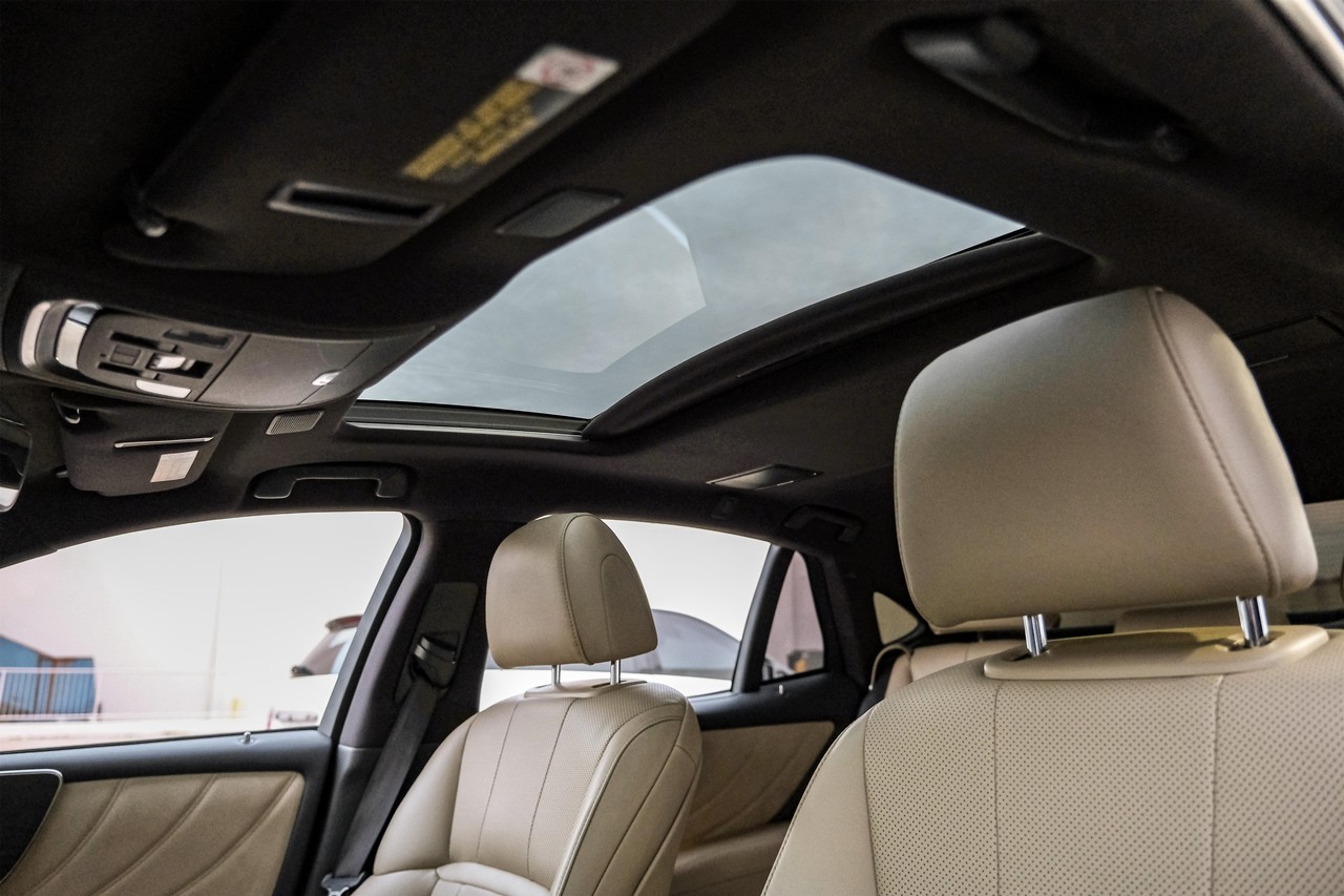 Lexus LS 500 Vehicle Main Gallery Image 05