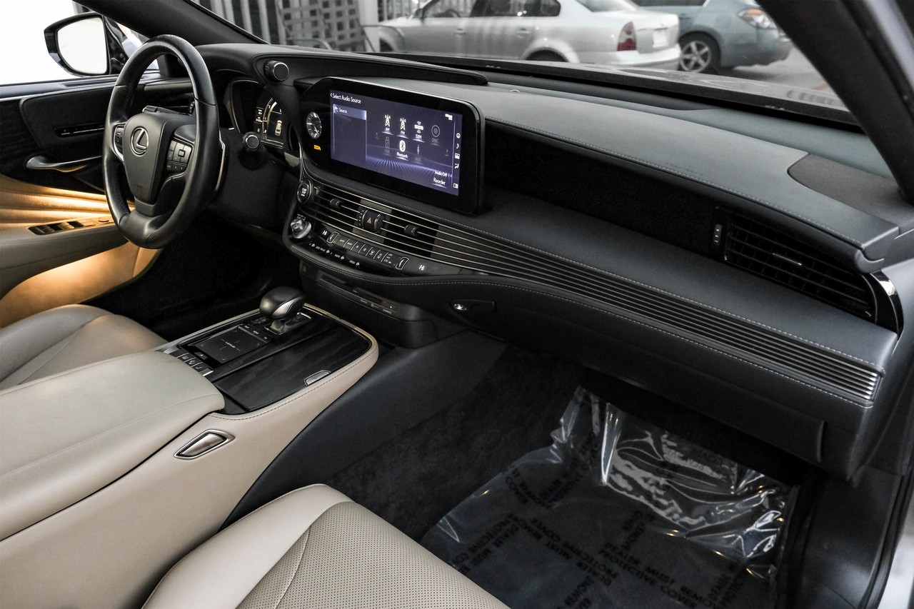 Lexus LS 500 Vehicle Main Gallery Image 13