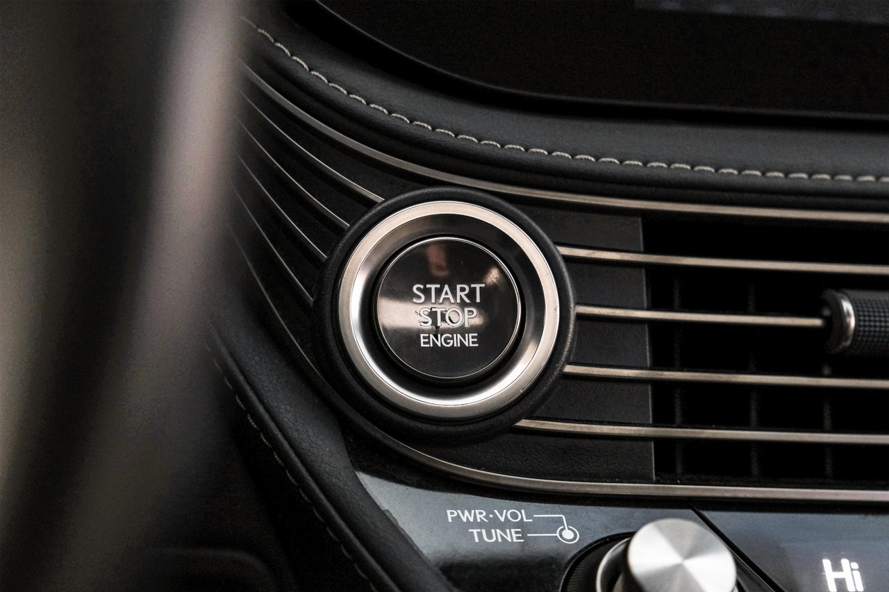 Lexus LS 500 Vehicle Main Gallery Image 22