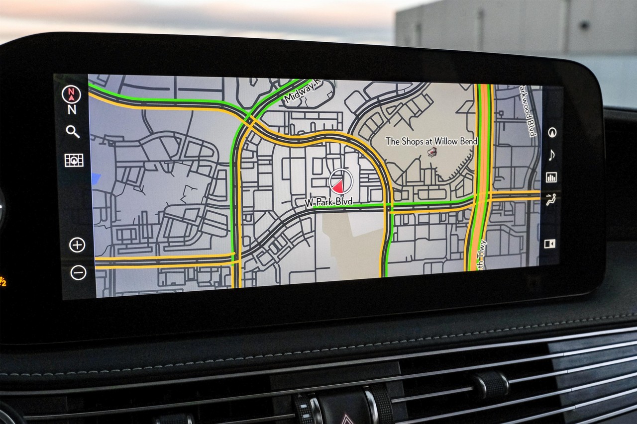 Lexus LS 500 Vehicle Main Gallery Image 23