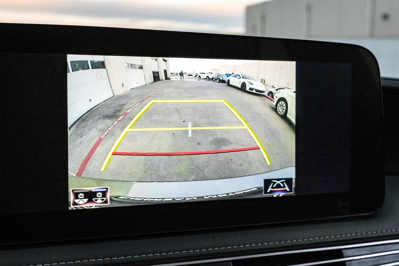 Lexus LS 500 Vehicle Main Gallery Image 24