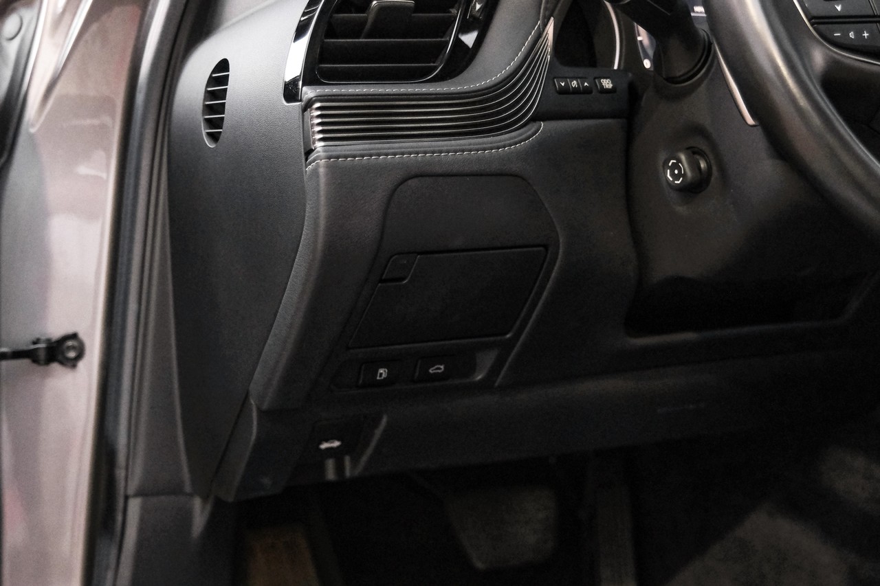 Lexus LS 500 Vehicle Main Gallery Image 27