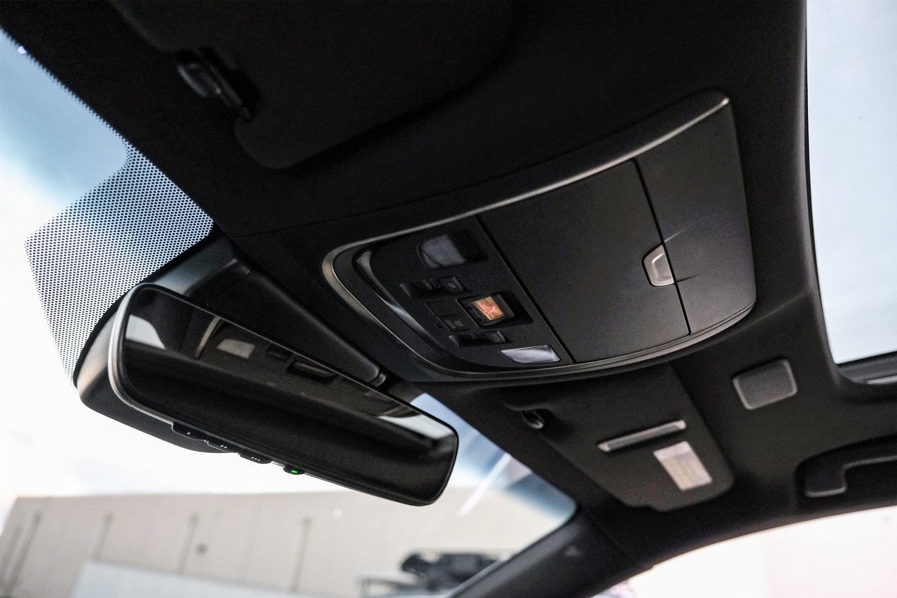 Lexus LS 500 Vehicle Main Gallery Image 28