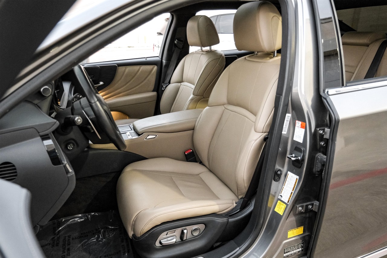 Lexus LS 500 Vehicle Main Gallery Image 35