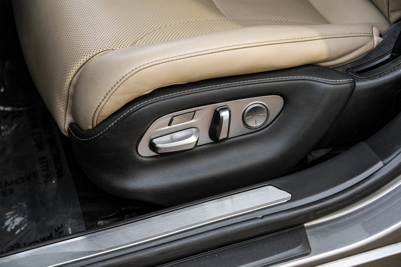 Lexus LS 500 Vehicle Main Gallery Image 36