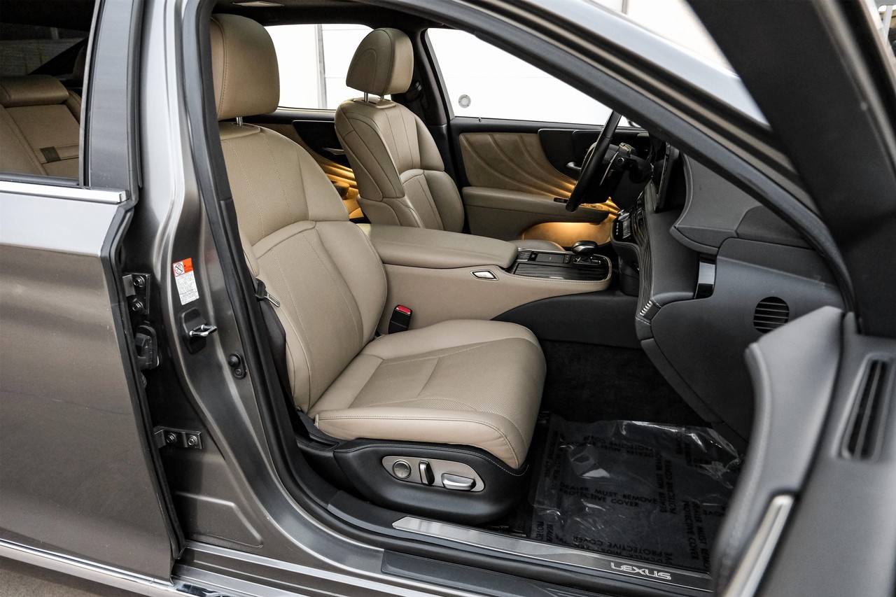 Lexus LS 500 Vehicle Main Gallery Image 38