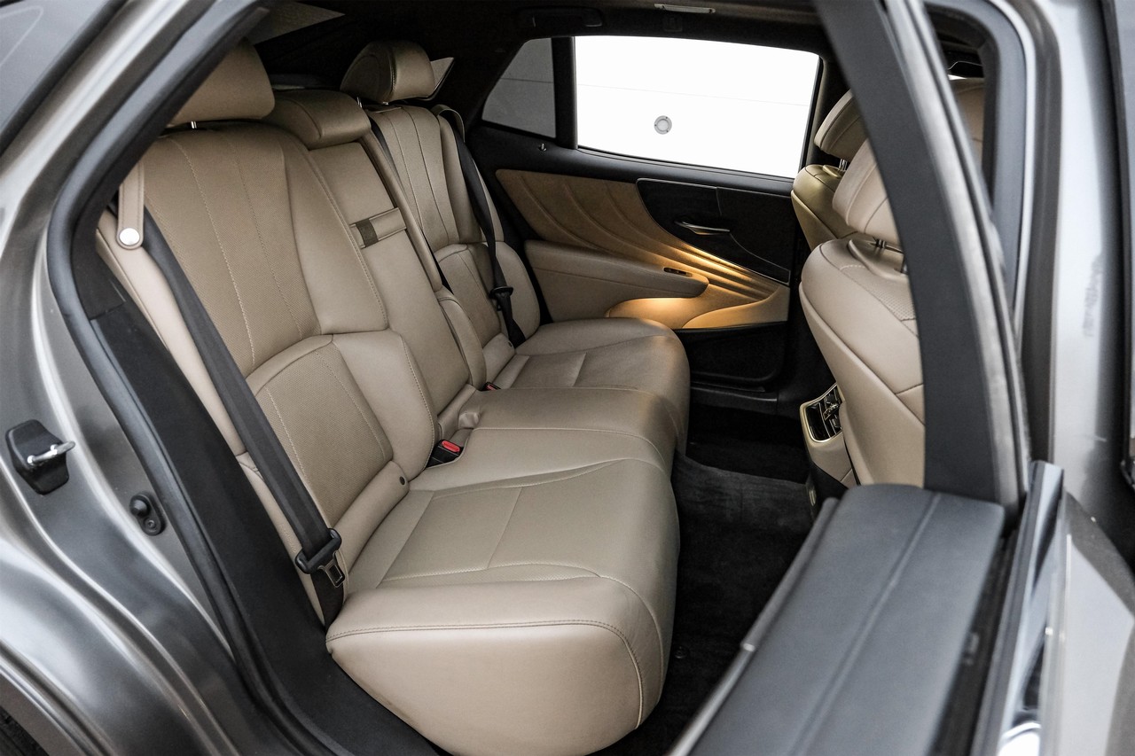 Lexus LS 500 Vehicle Main Gallery Image 40