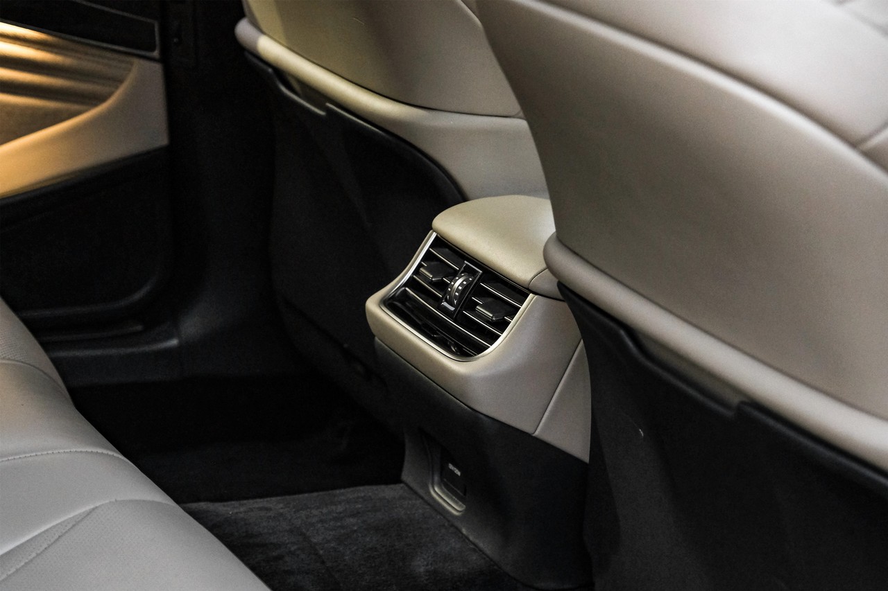 Lexus LS 500 Vehicle Main Gallery Image 42