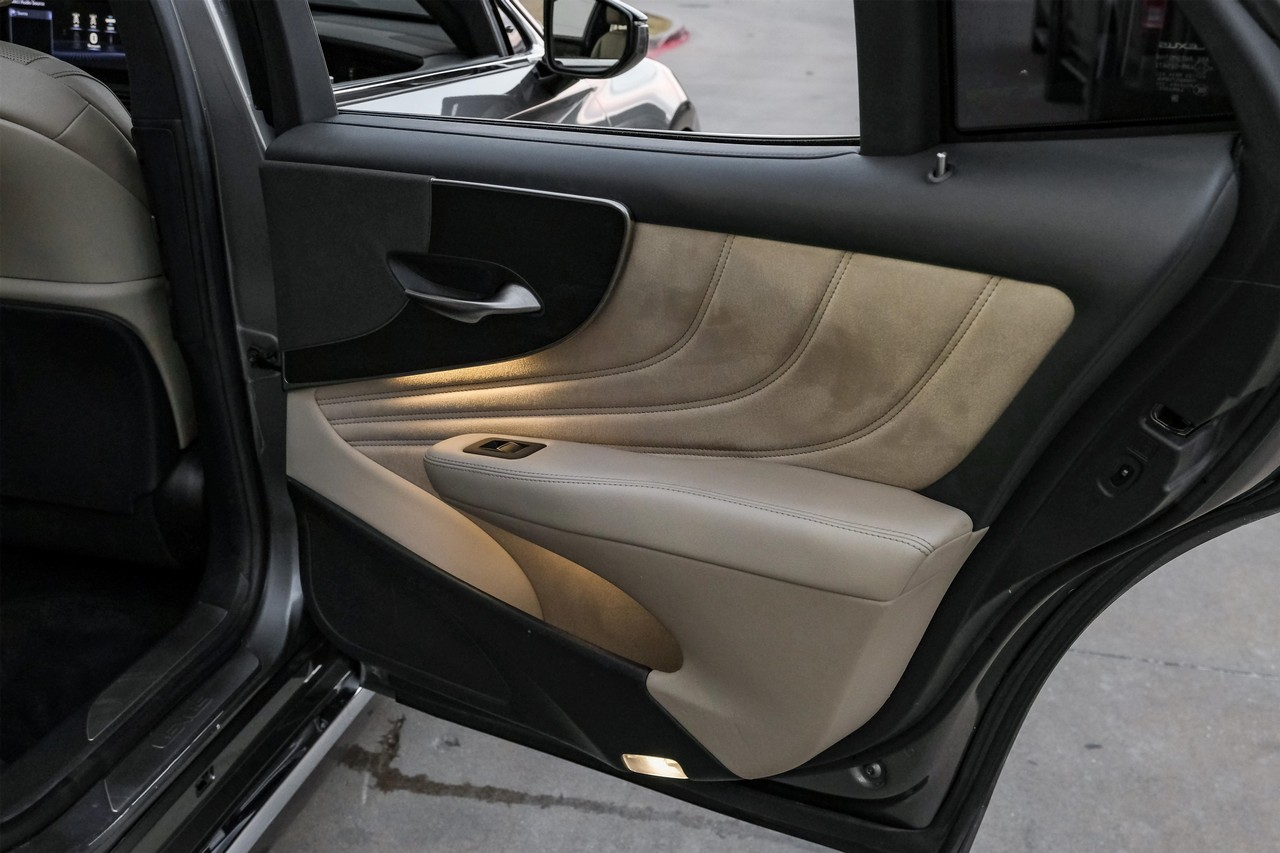 Lexus LS 500 Vehicle Main Gallery Image 52