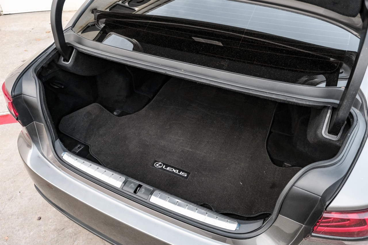 Lexus LS 500 Vehicle Main Gallery Image 56