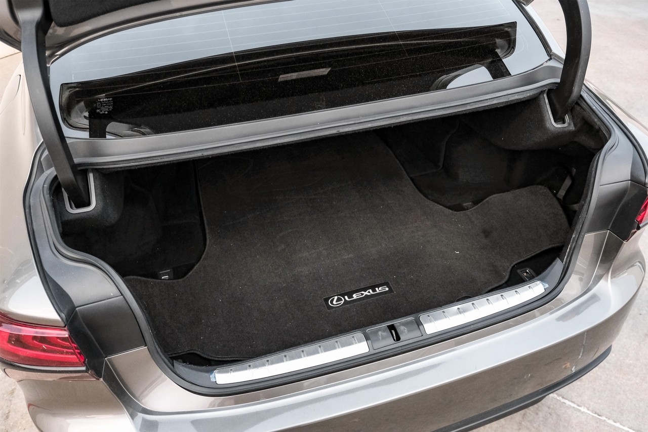 Lexus LS 500 Vehicle Main Gallery Image 57