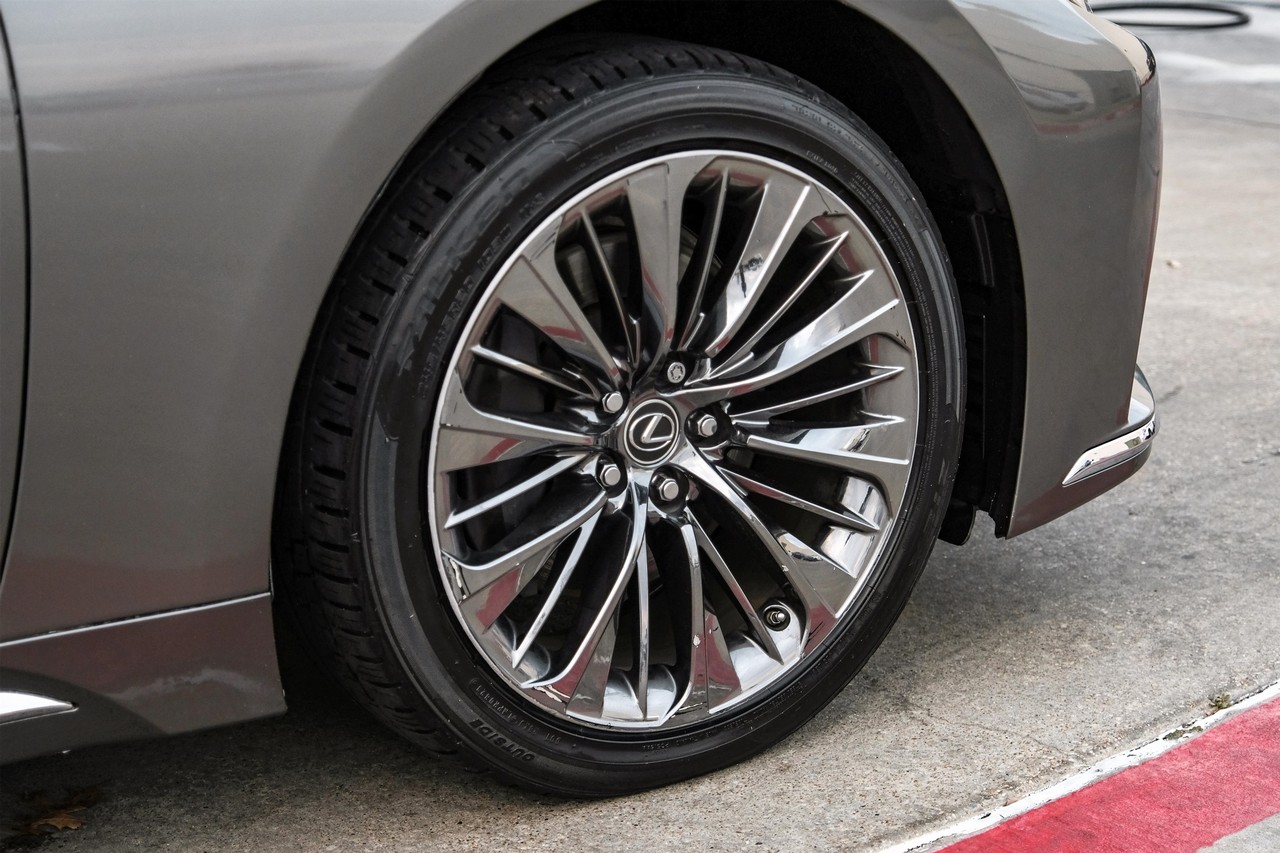 Lexus LS 500 Vehicle Main Gallery Image 60