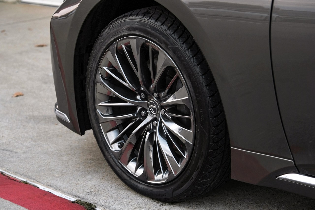 Lexus LS 500 Vehicle Main Gallery Image 61