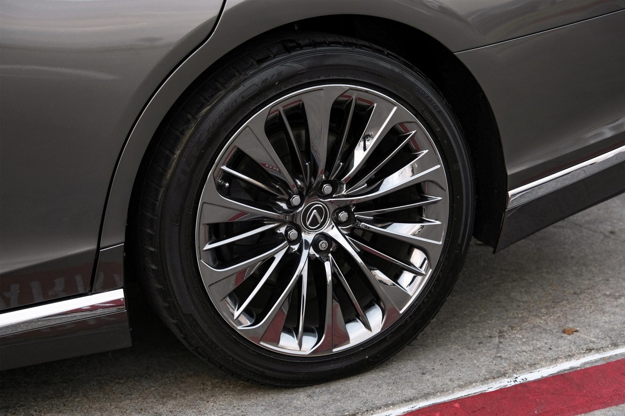 Lexus LS 500 Vehicle Main Gallery Image 62