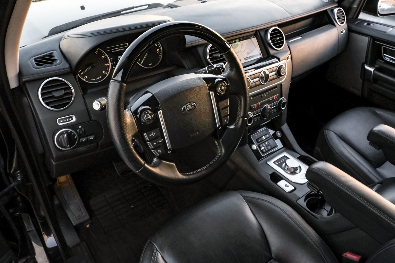 Land Rover LR4 Vehicle Main Gallery Image 03