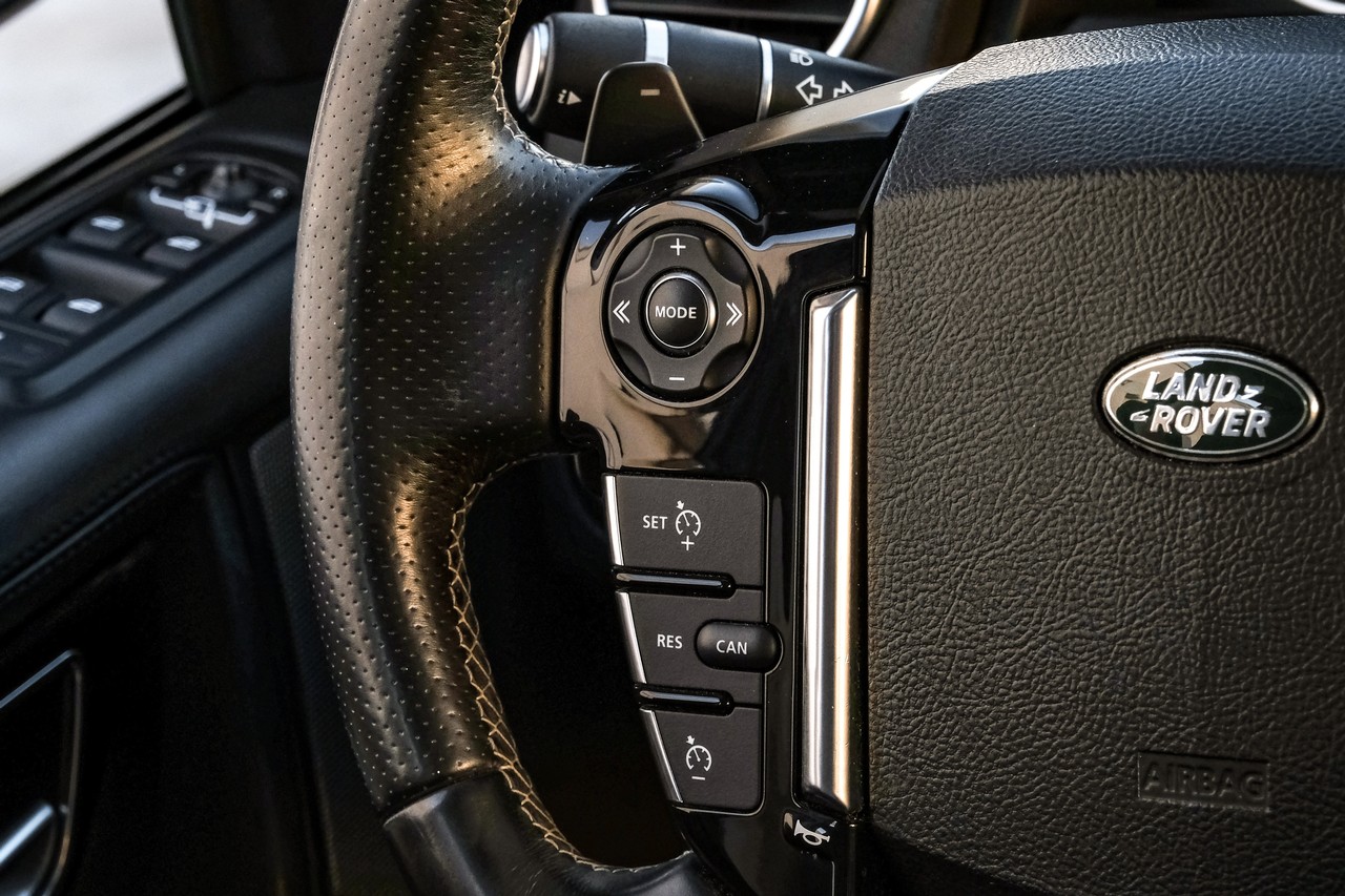 Land Rover LR4 Vehicle Main Gallery Image 17