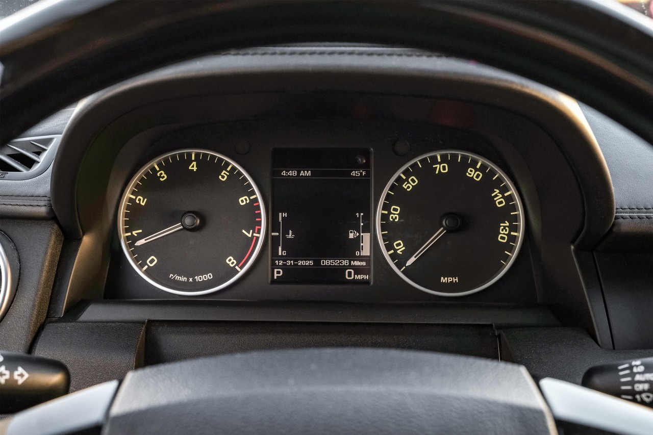 Land Rover LR4 Vehicle Main Gallery Image 20