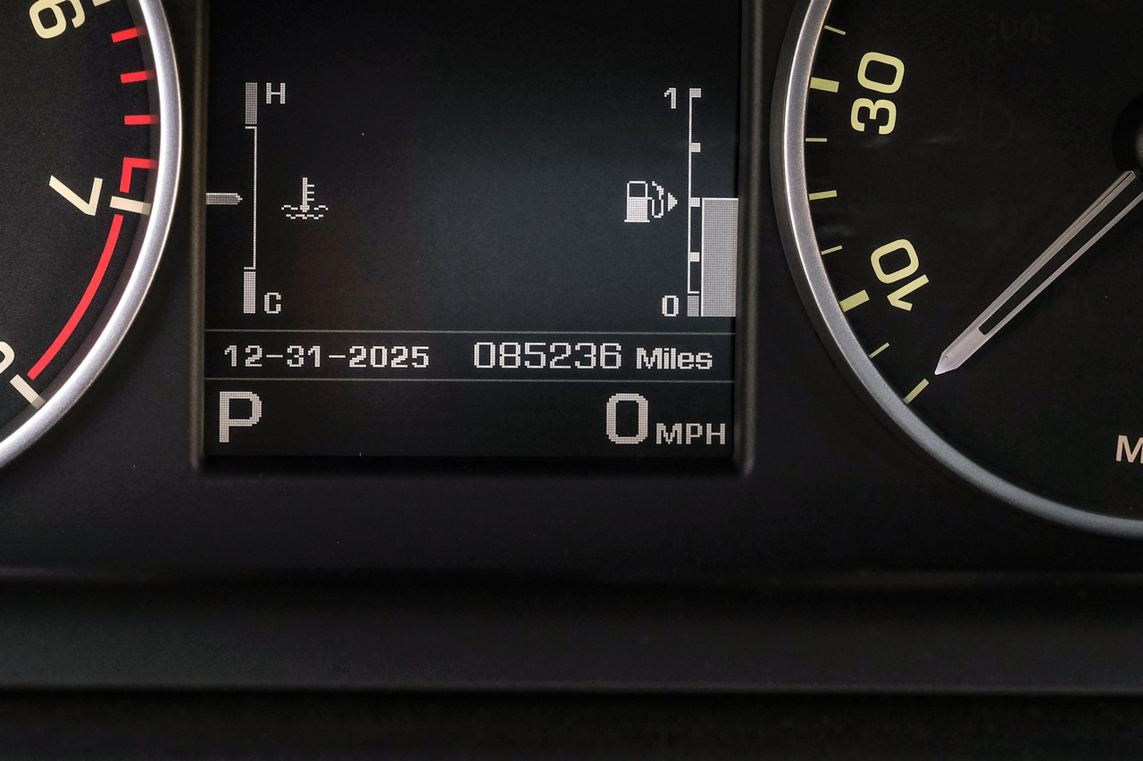 Land Rover LR4 Vehicle Main Gallery Image 21