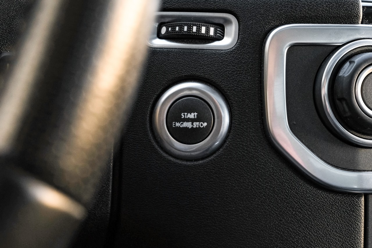 Land Rover LR4 Vehicle Main Gallery Image 22