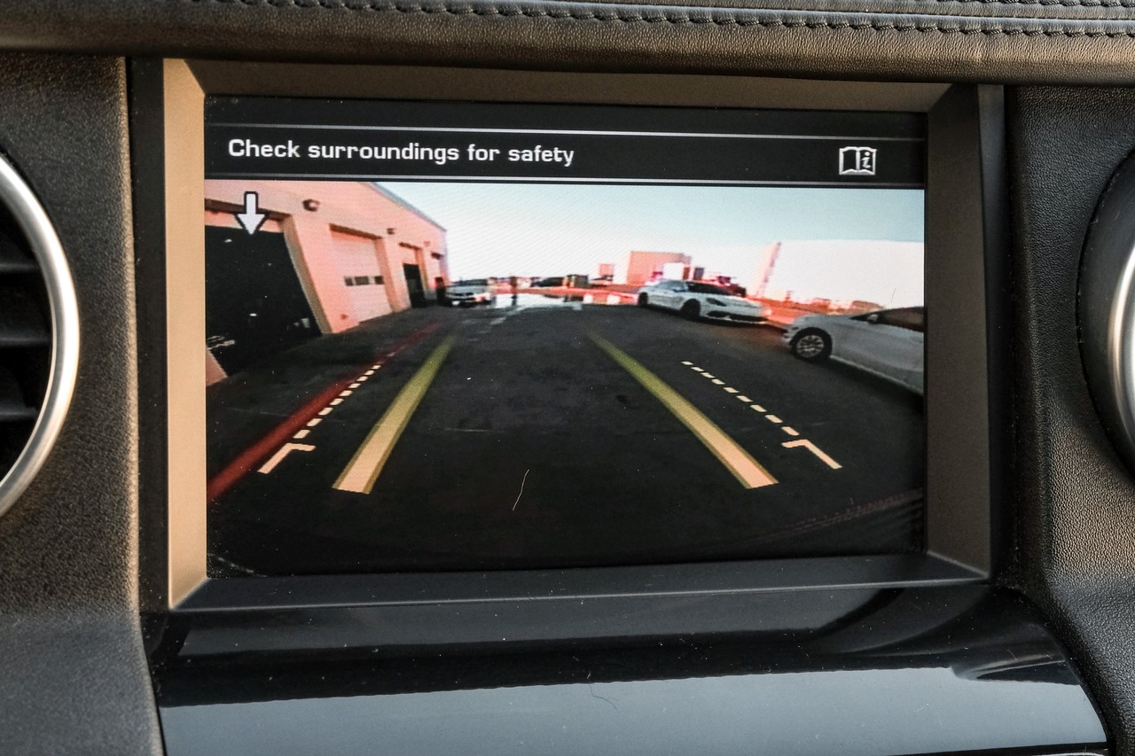 Land Rover LR4 Vehicle Main Gallery Image 23