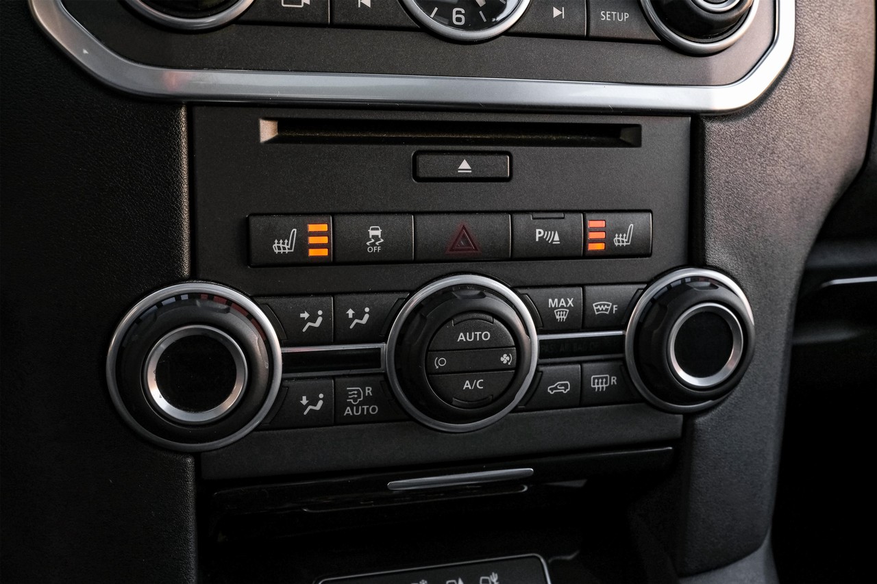 Land Rover LR4 Vehicle Main Gallery Image 28