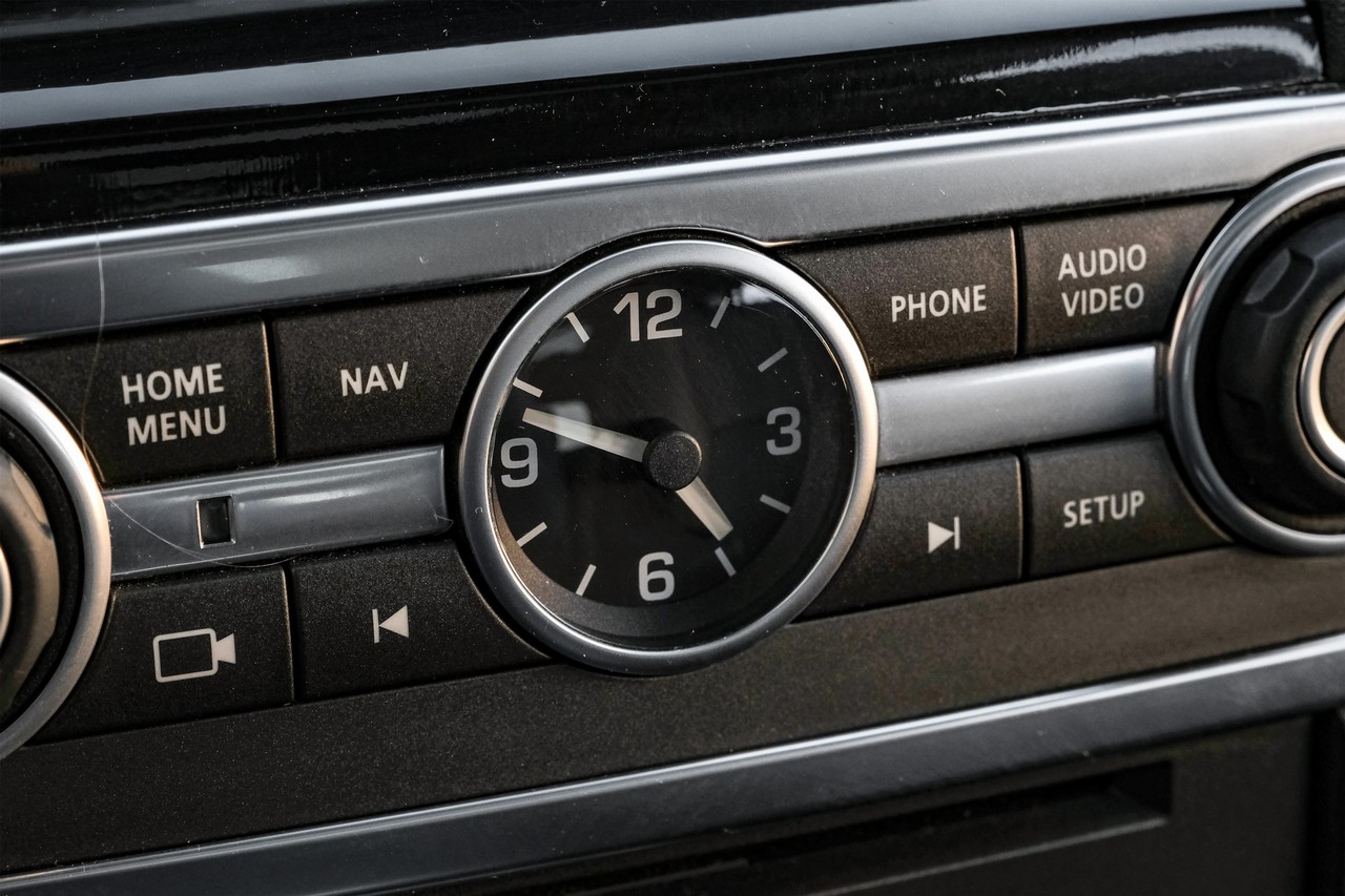 Land Rover LR4 Vehicle Main Gallery Image 29