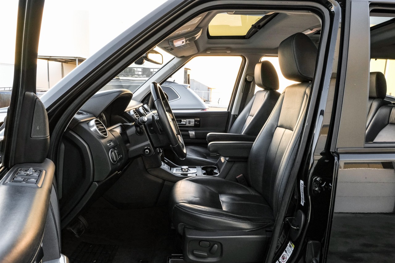 Land Rover LR4 Vehicle Main Gallery Image 33