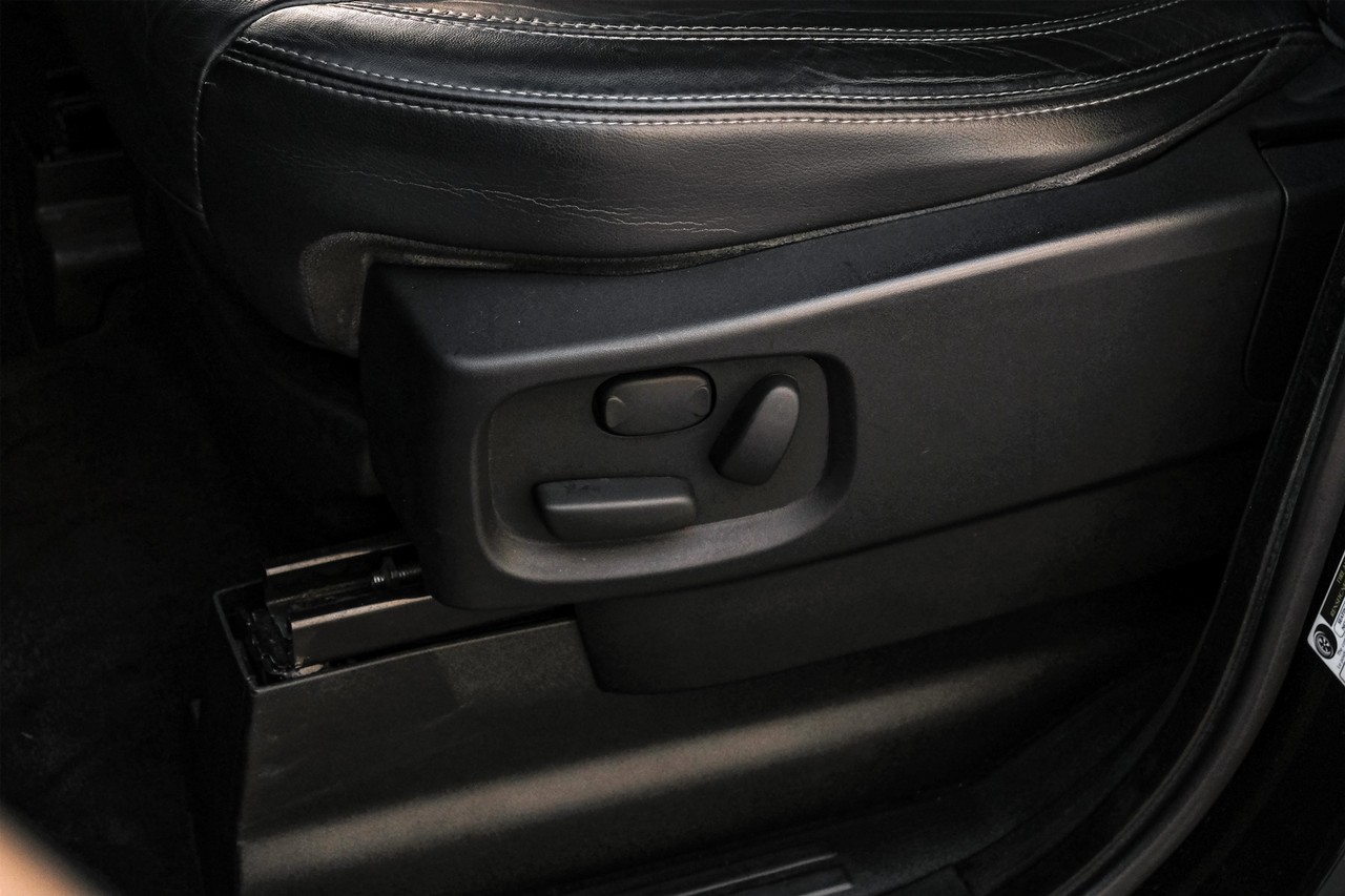 Land Rover LR4 Vehicle Main Gallery Image 34