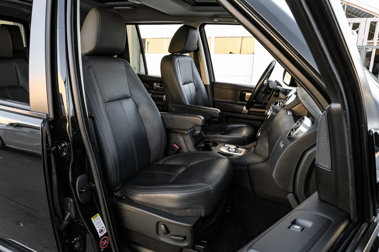 Land Rover LR4 Vehicle Main Gallery Image 36