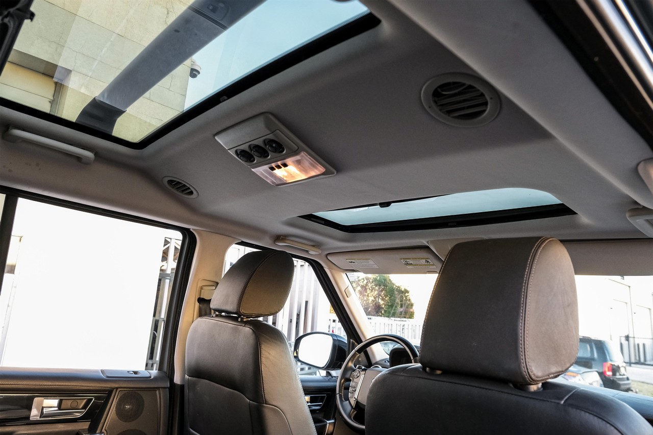 Land Rover LR4 Vehicle Main Gallery Image 40